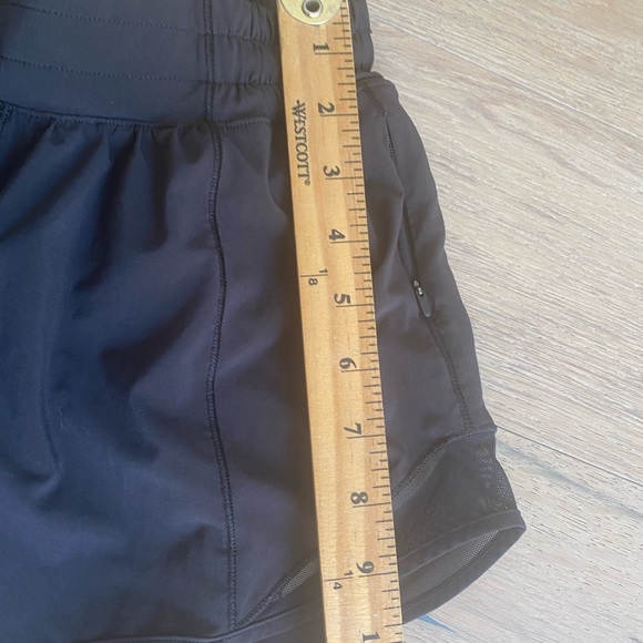 Lululemon Hotty Hot High-Rise Lined Short 4" black size 4 tall - Picture 4 of 7